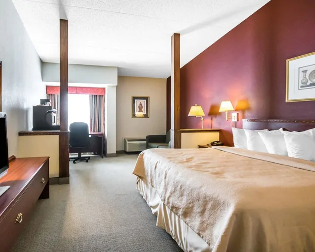 غرفة بسرير كينج لذوي الإعاقة، Quality Inn & Suites Elizabethtown 1/1