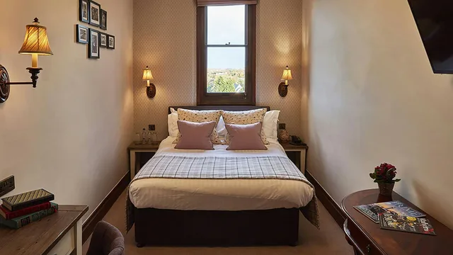 Classic, Double Bed, Small, Stanbrook Abbey 1/1