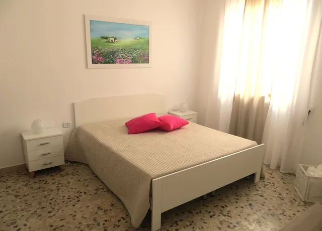 غرفة كومفورت ثلاثية بسرير كوين وسرير فردي في الطابق الأرضي، B&B Il Geranio 5/10