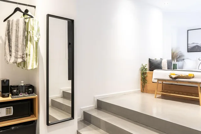 غرفة تنفيذية، MELO Athens 5/5