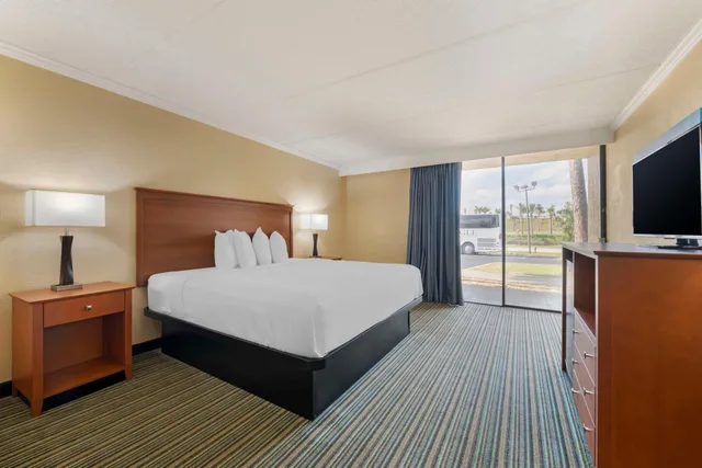 غرفة بسرير كينج، Best Western International Speedway Hotel 4/7