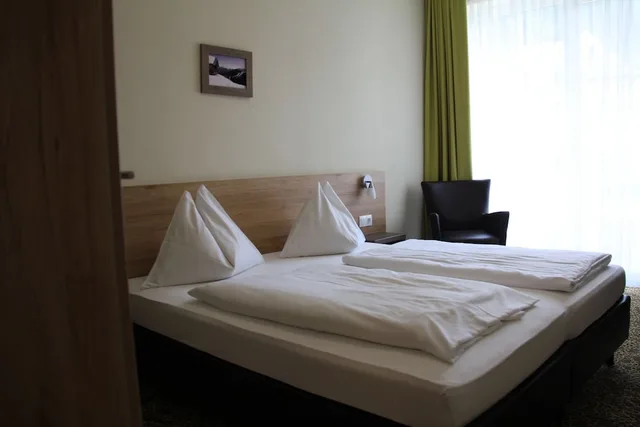 غرفة سوبيريور بسريرين منفصلين بإطلالة على الجبل بشرفة، Hotel Lindenhof 3/10