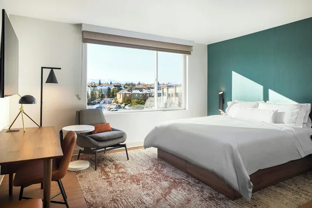 غرفة قياسية بسرير كينج، Element Reno Experience District 1/4