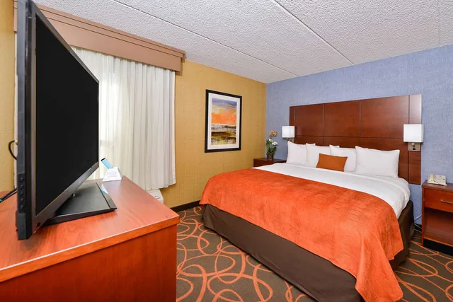 غرفة بسرير كينج لذوي الإعاقة، Best Western Plus Fresno Airport Hotel 1/4