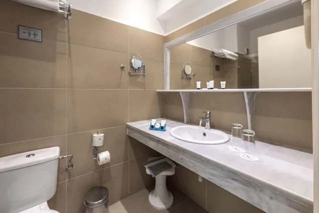 غرفة قياسية بسريرين منفصلين، Skala Hotel 6/6
