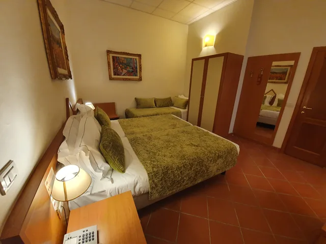 غرفة كومفورت ثلاثية، Hotel Maxim 2/2