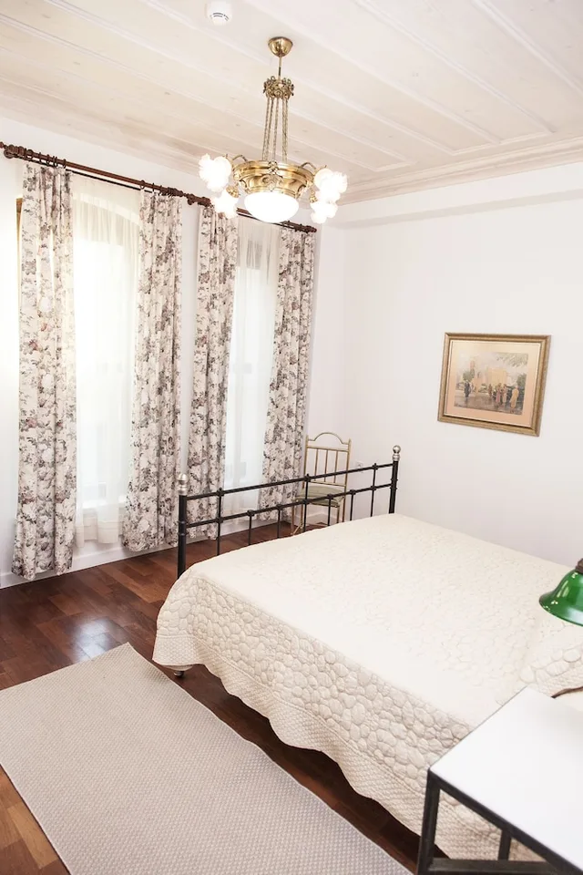 جناح ديلوكس بسرير كينج وسريرين منفصلين في الملحق، Villa Pera Suite Hotel 1/5