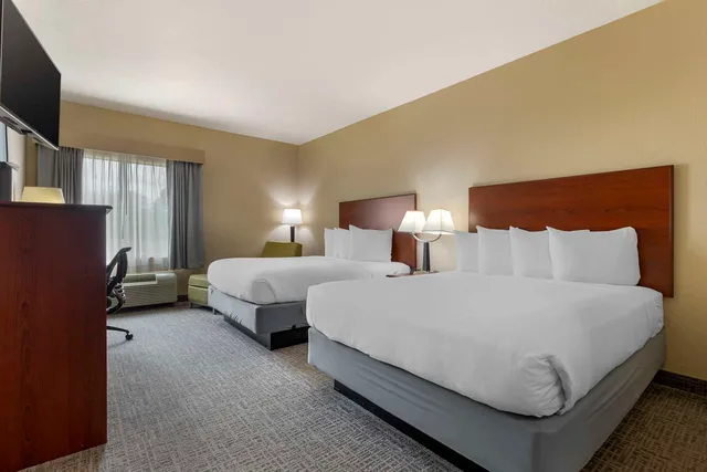 غرفة بسريرين كوين بحوض استحمام لذوي الإعاقة، Best Western Franklin Town Center Hotel & Suites 2/4