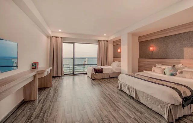 غرفة ديلوكس عائلية بسرير كينج وسرير فردي بإطلالة على البحر بشرفة، Kaani Grand Seaview 2/2