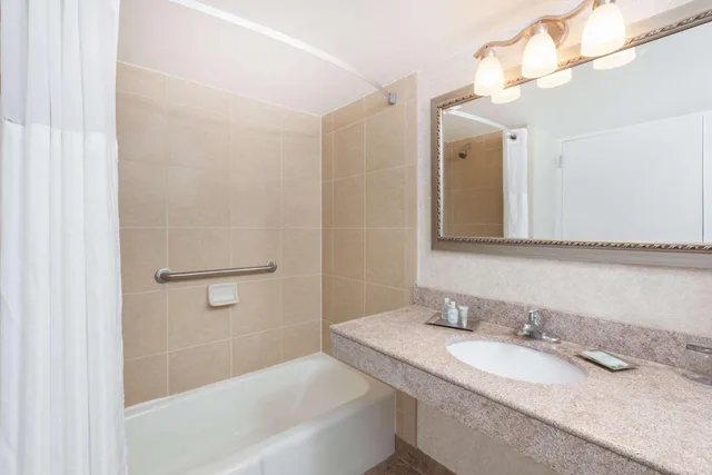 1 Bedroom, Suite, King Bed, Ocean Front، Wyndham Virginia Beach Oceanfront 2/3