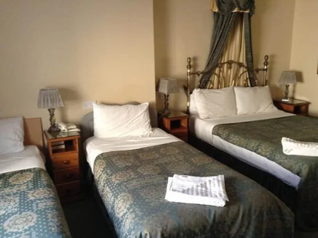 غرفة عائلية ثلاثية بسرير مزدوج وسرير فردي، Acorn Guest House 5/6