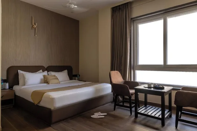 Hotel Kingsway، رايبور 13/40