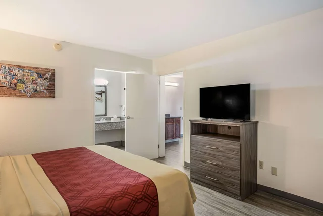 جناح بسرير كينج، Econo Lodge Thomasville 2/3