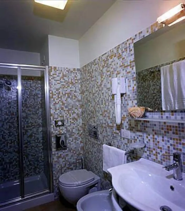 غرفة ثلاثية بسرير مزدوج وسرير فردي، Hotel Agathae 1/1