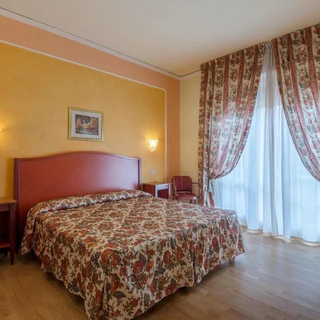 Superior, Double Bed, Minerva Palace 1/6