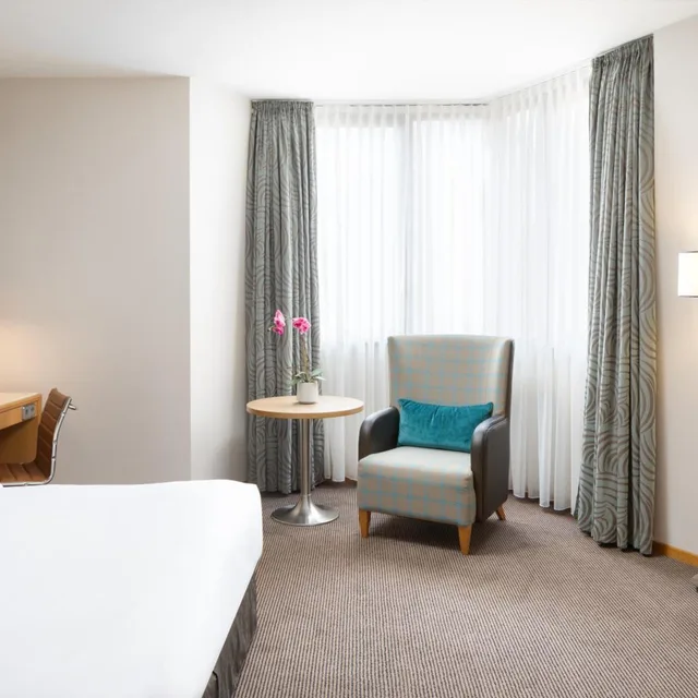 غرفة سوبيريور بسرير كينج وسرير كوين، DoubleTree by Hilton Luxembourg 2/10
