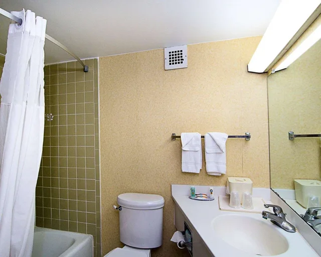 غرفة بسريرين مزدوجين، Quality Inn Shenandoah Valley 4/4