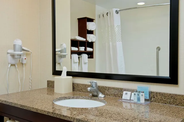 غرفة بسرير كينج، Hampton Inn And Suites Ocean City Bayfront Convention Center 9/10