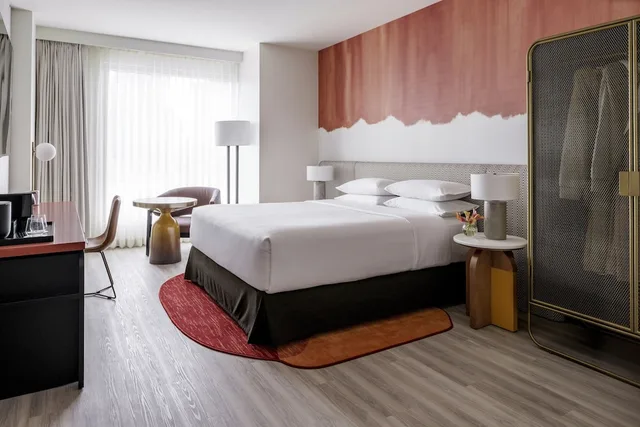 غرفة بسرير كينج لذوي الإعاقة، Hyatt Centric Buckhead Atlanta 1/2