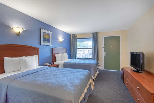 غرفة بسريرين مزدوجين، Days Inn by Wyndham Elmsford / White Plains 1/5