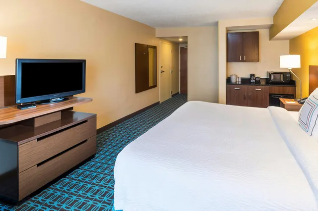 غرفة بسرير كينج، Fairfield Inn Suites Atlanta Perimeter Center 2/2