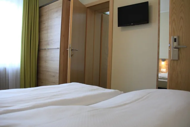 غرفة عائلية بسرير كينج وسرير كوين بغرفتي نوم، Hotel Lindenhof 2/6