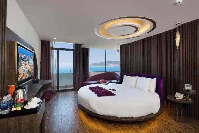 Premier, Executive, King Bed, V Hotel Nha Trang 1/2