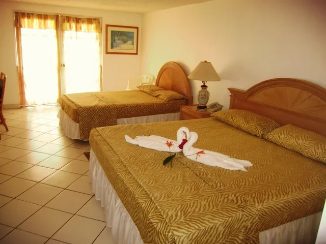 Deluxe, 2 Double Beds, City View, The Downtown Hotel 3/6