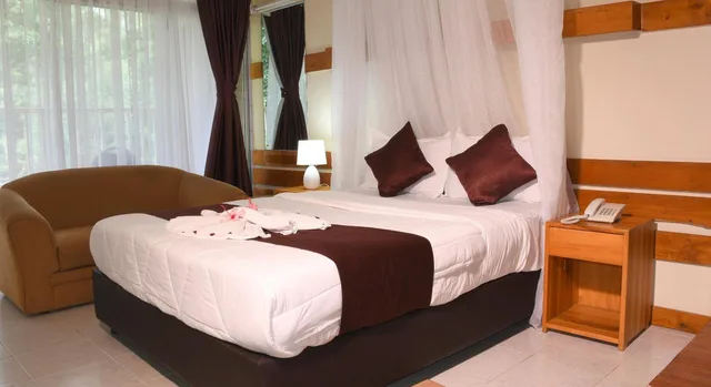 Deluxe, Golf Hotel Kakamega 2/10
