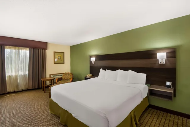 Room, King Bed, Accessible, Best Western Prairie Inn & Conference Center 1/4
