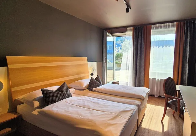 غرفة بسرير كوين بإطلالة على الفناء بشرفة، arte Hotel Wien Stadthalle 5/10