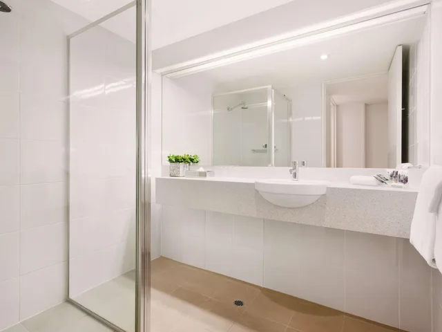 غرفة سوبيريور بسرير مزدوج بإطلالة على البحيرة، Mercure Melbourne Albert Park 2/2