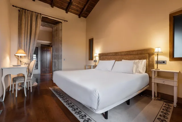 جناح جونيور، Aurea Palacio De Sober 4/10