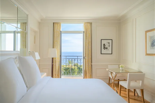 غرفة بسرير كينج بإطلالة على البحر، Grand Hotel du Cap-Ferrat, a Four Seasons Hotel 2/10