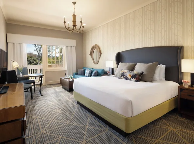 Luxury, King Bed, River View, River Terrace Inn 1/9