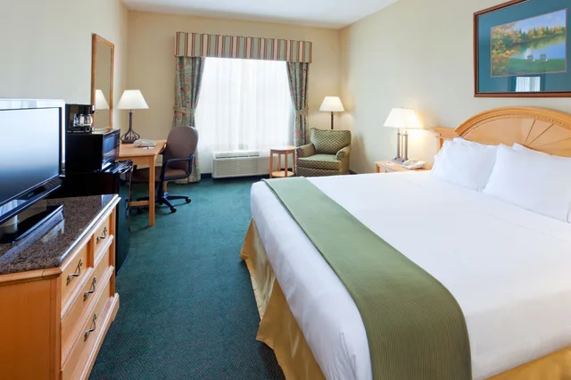 غرفة قياسية بسرير كينج، Holiday Inn Express Hotel Amp Suites Watertown Thousand Island 2/9