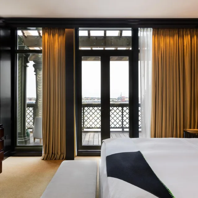 جناح بريميير بإطلالة على النهر، Casa Cipriani New York 1/2