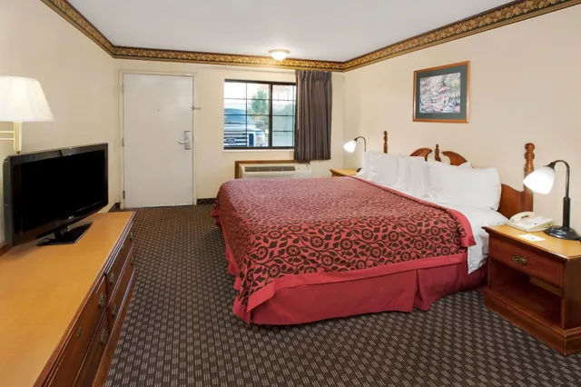 غرفة بسرير كينج لذوي الإعاقة، Days Inn and Suites By Wyndham Kokomo 2/5