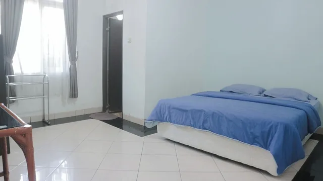فيلا بسريرين مزدوجين بـ3 غرف نوم، Aries Biru Hotel and Villa 1/2