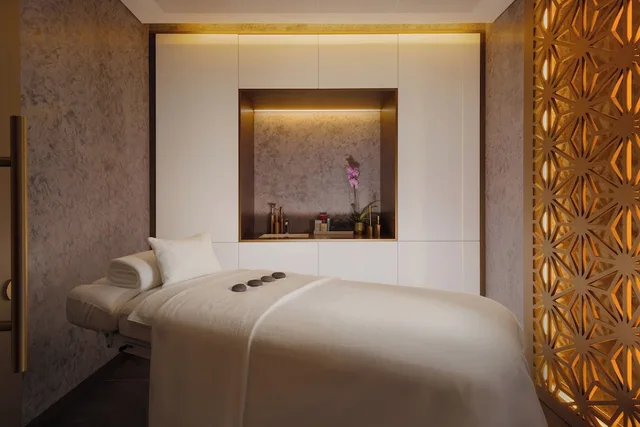 جناح كلوب بسرير كينج مع أريكة، Sheraton Astana Hotel 3/5