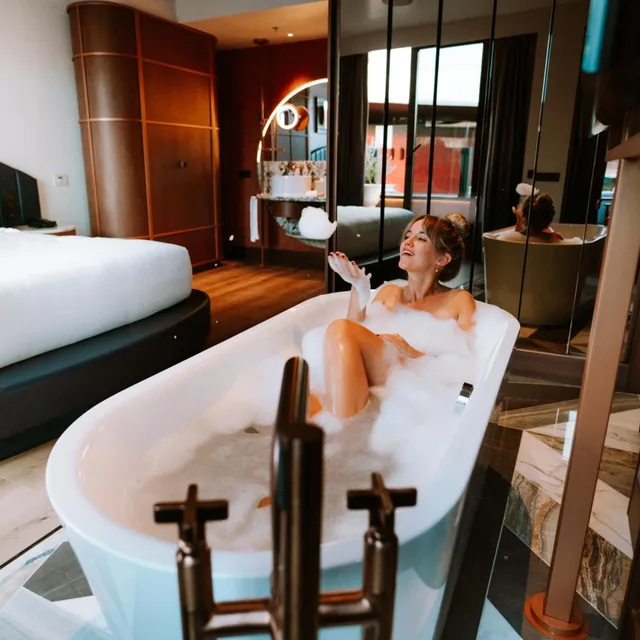 Rock Star, Suite, King Bed, Terrace، Hard Rock Hotel Madrid 4/4