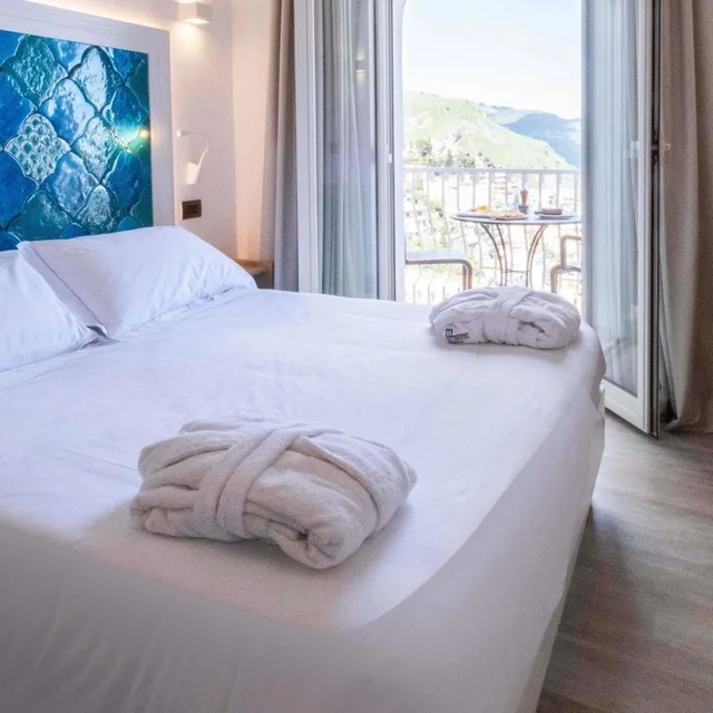 غرفة كلاسيكية بسرير كوين بشرفة، Splendid Hotel Taormina 3/4