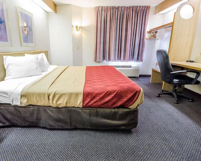 Room, King Bed, Smoking, Econo Lodge London North 3/5