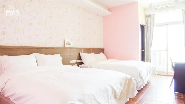 غرفة رباعية، Tipsy Hotel 1/1
