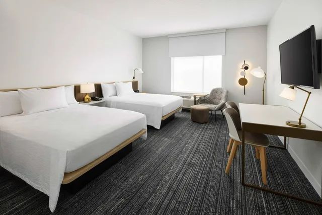 استوديو بسرير كوين بحوض استحمام لذوي الإعاقة، TownePlace Suites by Marriott Plant City 2/5