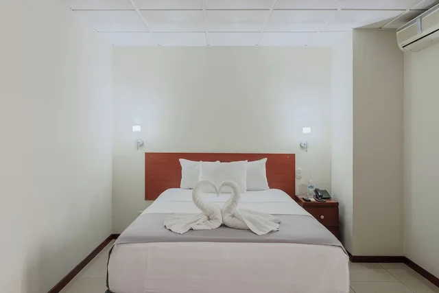 غرفة ديلوكس بسريرين كوين، Hotel Windsor Plaza 1/6