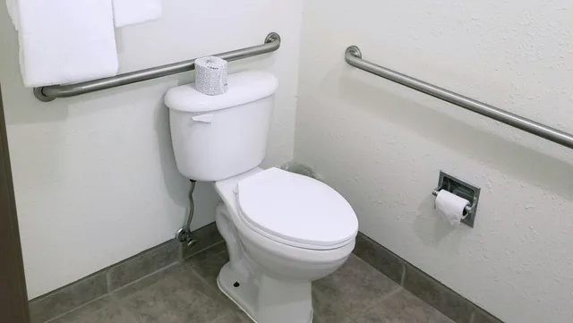 غرفة بسرير كينج لذوي الإعاقة، KEYSTONE BOARDWALK INN AND SUITES 2/4