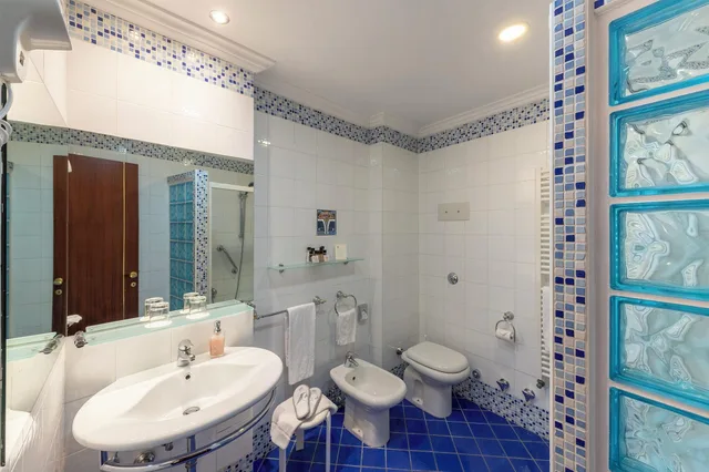 جناح جونيور، Majestic Toscanelli Hotel 6/6