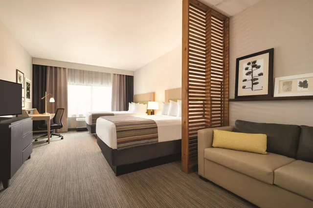جناح بسريرين كوين بغرفة نوم واحدة مع أريكة، Country Inn & Suites By Radisson, Page, Az 2/6