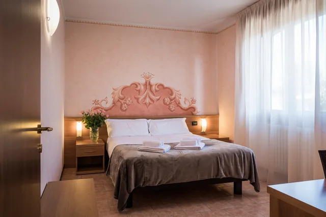 جناح جونيور، Hotel Gardenia 8/10